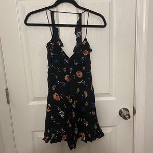 KIMCHI BLUE sz 6 floral black romper shorts